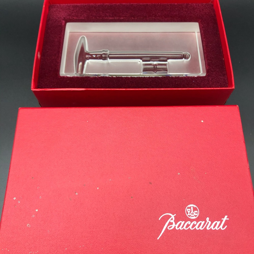 SOLD! Baccarat Bastille Key Crystal Paperweight - RARE - Picture 9 of 9
